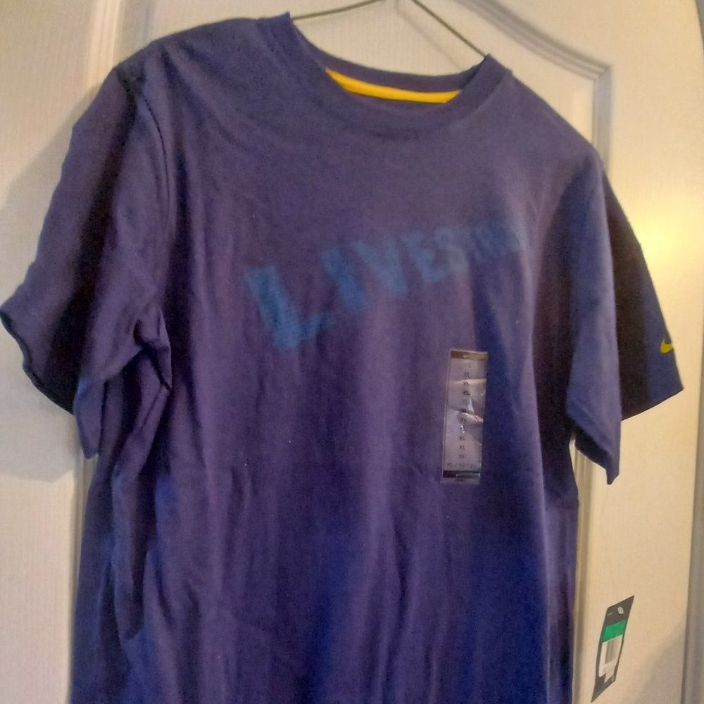Boys XL Nike Livestrong Short Sleeve T-shirt